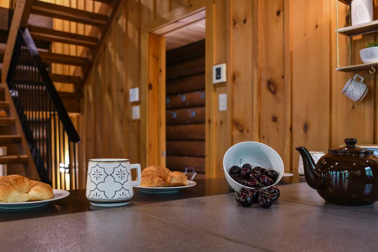 Chic Log Chalet With Hot Tub - Mont-Tremblant North Side By Reserver.Ca Lac-Superieur Exterior foto